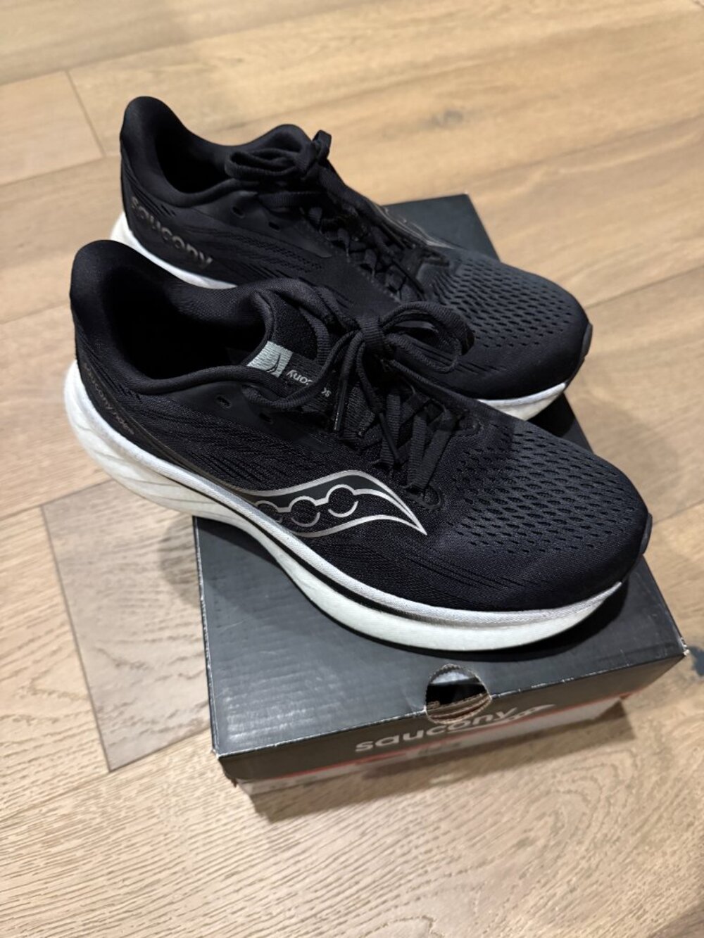 Women's Saucony Ride 18 size 8 - Black